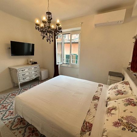 Elegante Stanza Rossa Mottino23 Bed & Breakfast Lerici Bagian luar foto